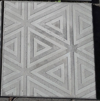 ТРОТ. ПЛИТКА КВАДРАТ ТРЕУГОЛЬНИК 300*300*3,0 серая 1м2-11шт. 5,3кг